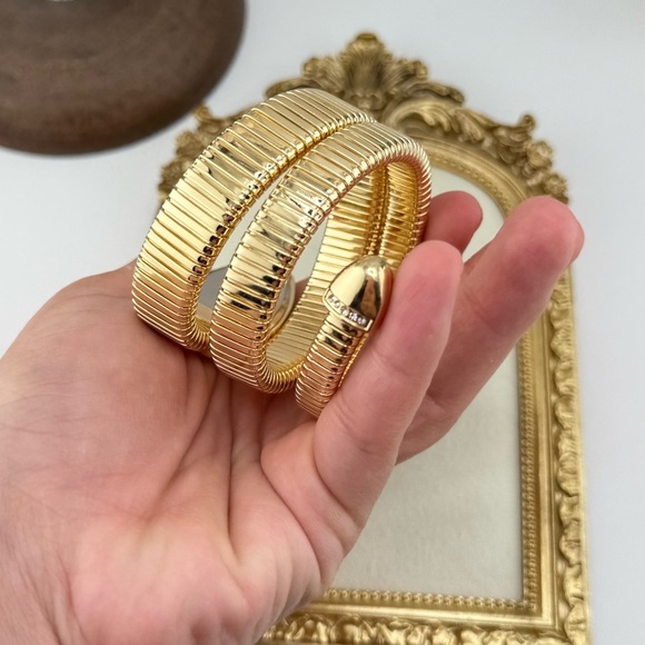 HOT ITEM – Serpenti-Inspired Gold Coil Watch – Bestseller! - Picture 9 of 17